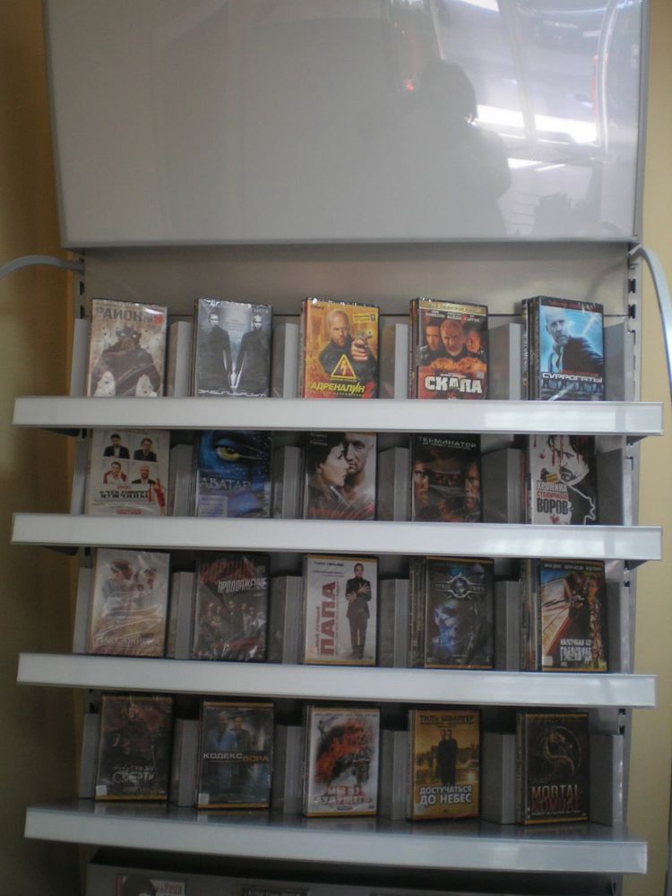 Стеллаж для продажи книг и CD/DVD дисков
