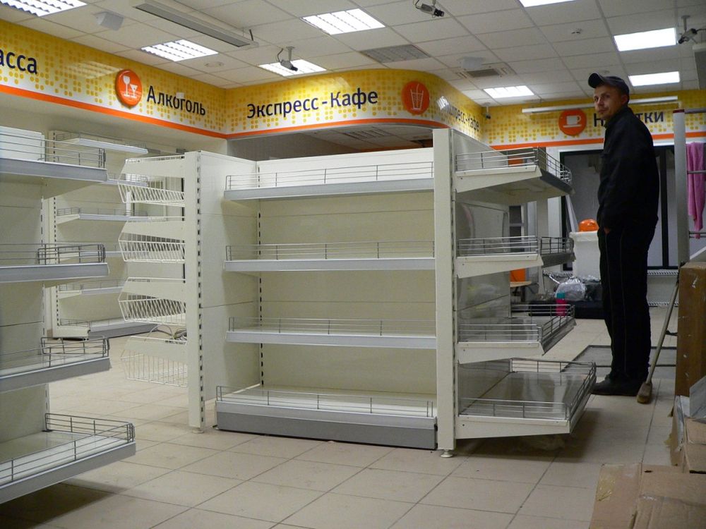 Островной стеллаж для вина с прямыми торцевыми полками