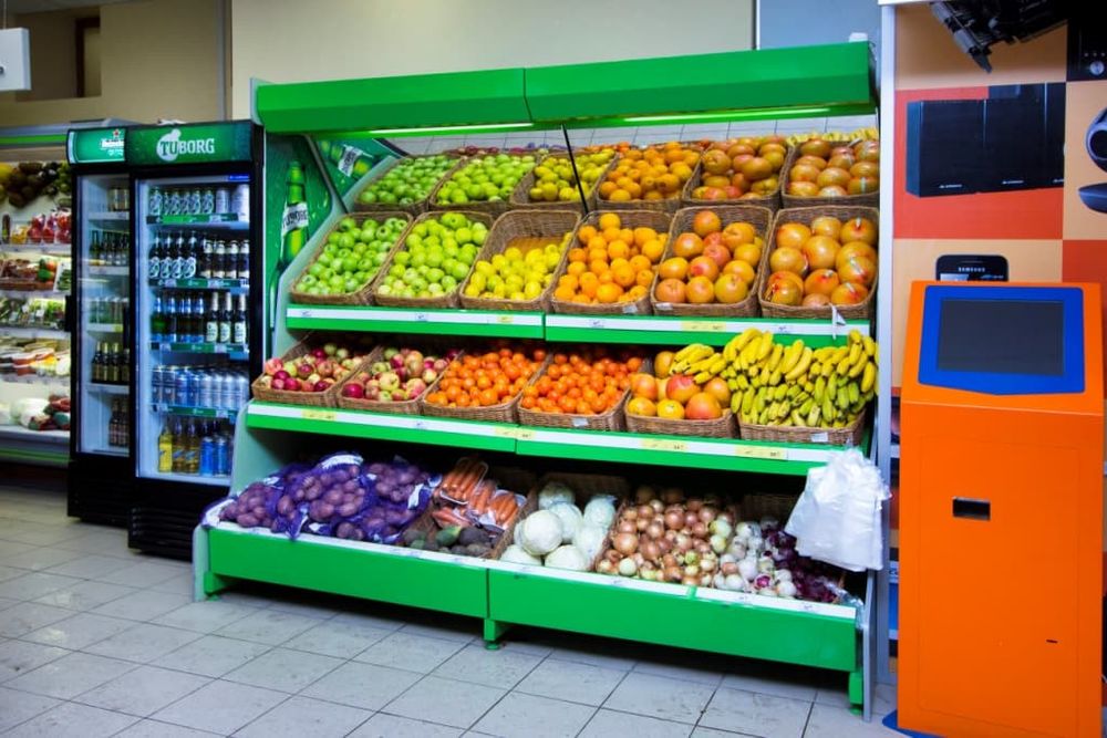 Овощной стеллаж с боковинами ЛДСП, зеркальным фризом с подсветкой